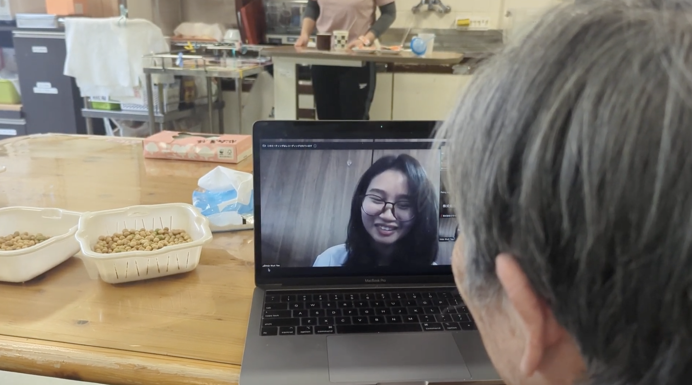画面の向こうは、日本語を学ぶ海外の学生